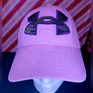 UNDER ARMOUR WOMEN'S CALIBER 2.0 HAT, PURPLE/CAMO *DISTRESSED PKG